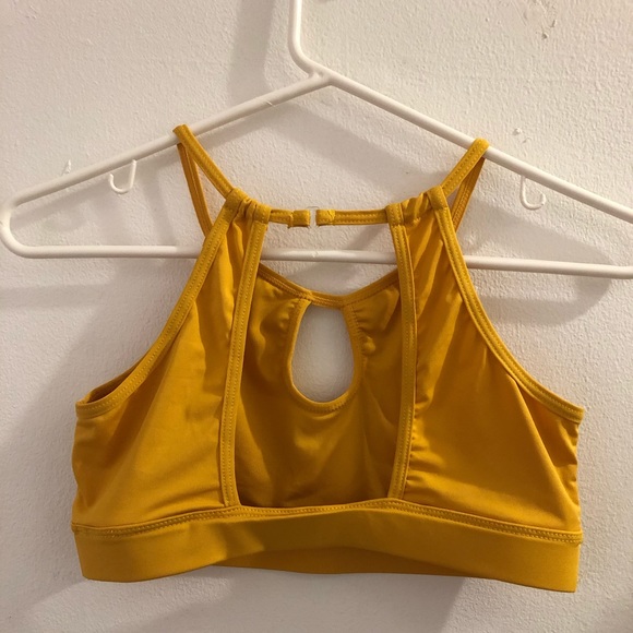Cut out crop top Sports Bra - Picture 3 of 5